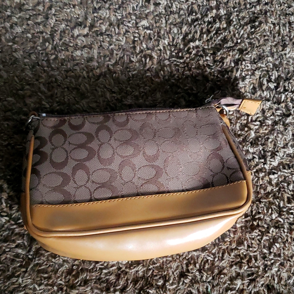 I am selling a coach bag